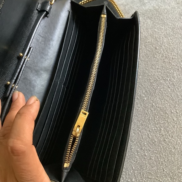 YVES SAINT LAURENT
Kate Small Smooth Leather Crossbody Bag Black - Picture 6 of 11